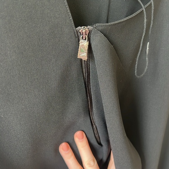 NWOT Vince Laser Cut Zip Collar Sleeveless Top - Picture 6 of 10